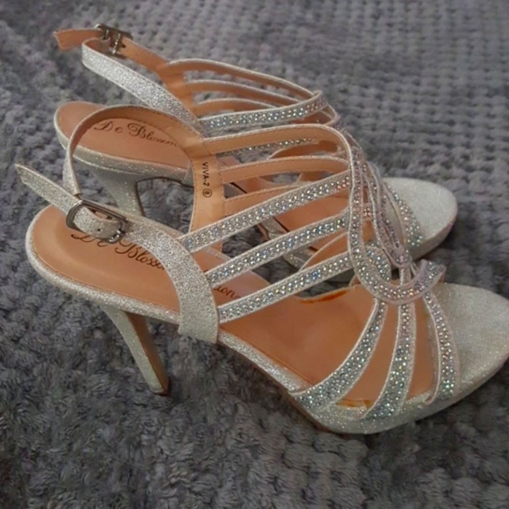 Shoes - Picture 2 of 8
